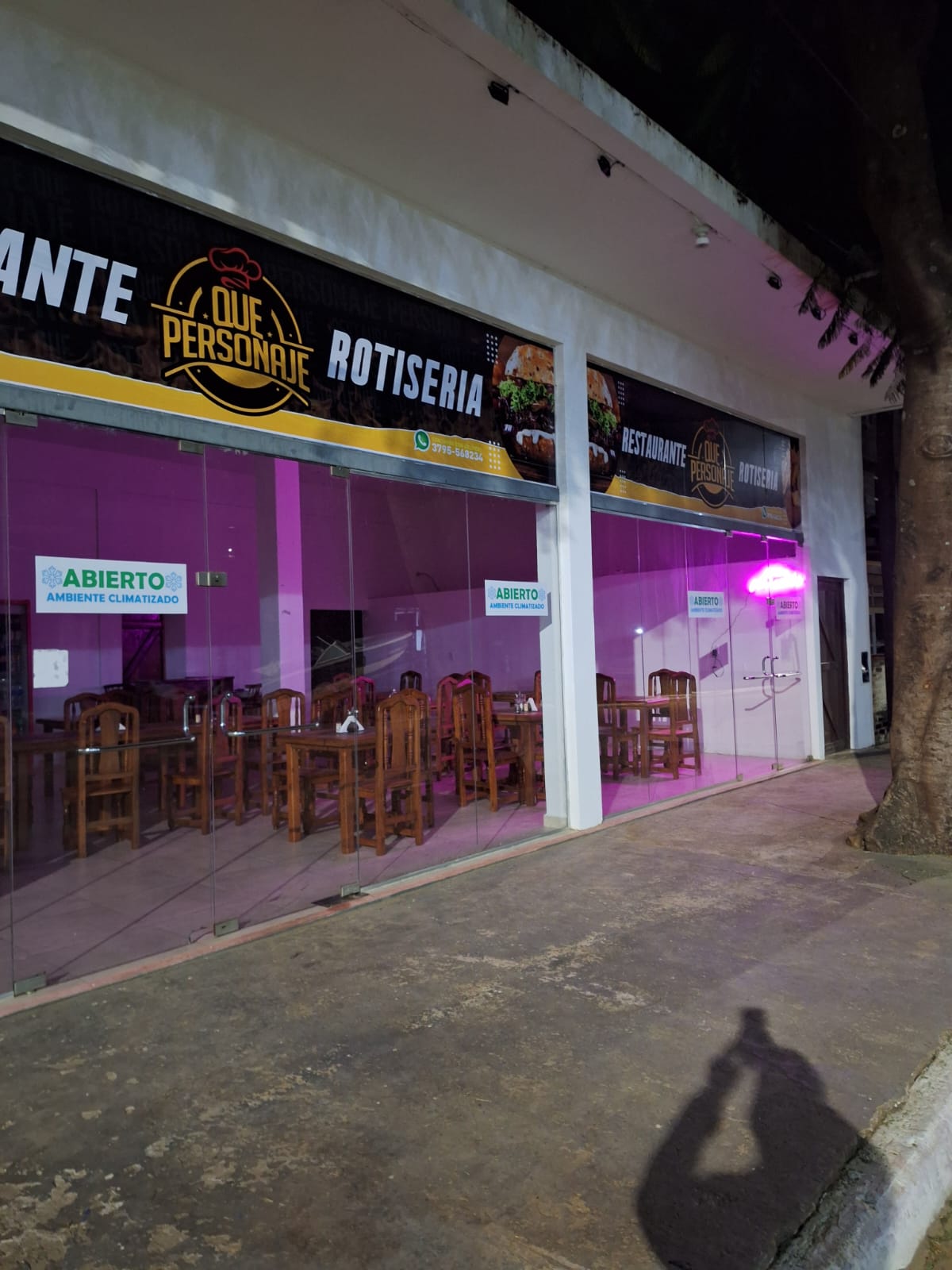 RESTAURANT: Que Personaje Restaurante y Rotiseria